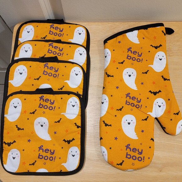 Halloween, hey boo! Oven Mitt & 4 Potholder set. Ghost & Bats. Never Used. - Picture 2 of 5